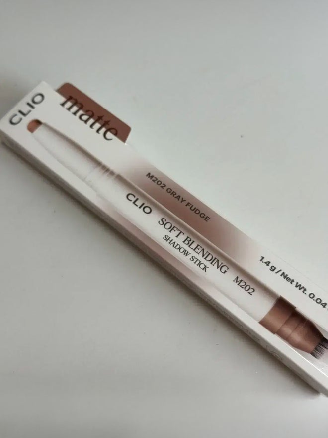 كليو بروفيشنال قلم ظلال للدمج الناعم M202 Gray Fudge - Image 2