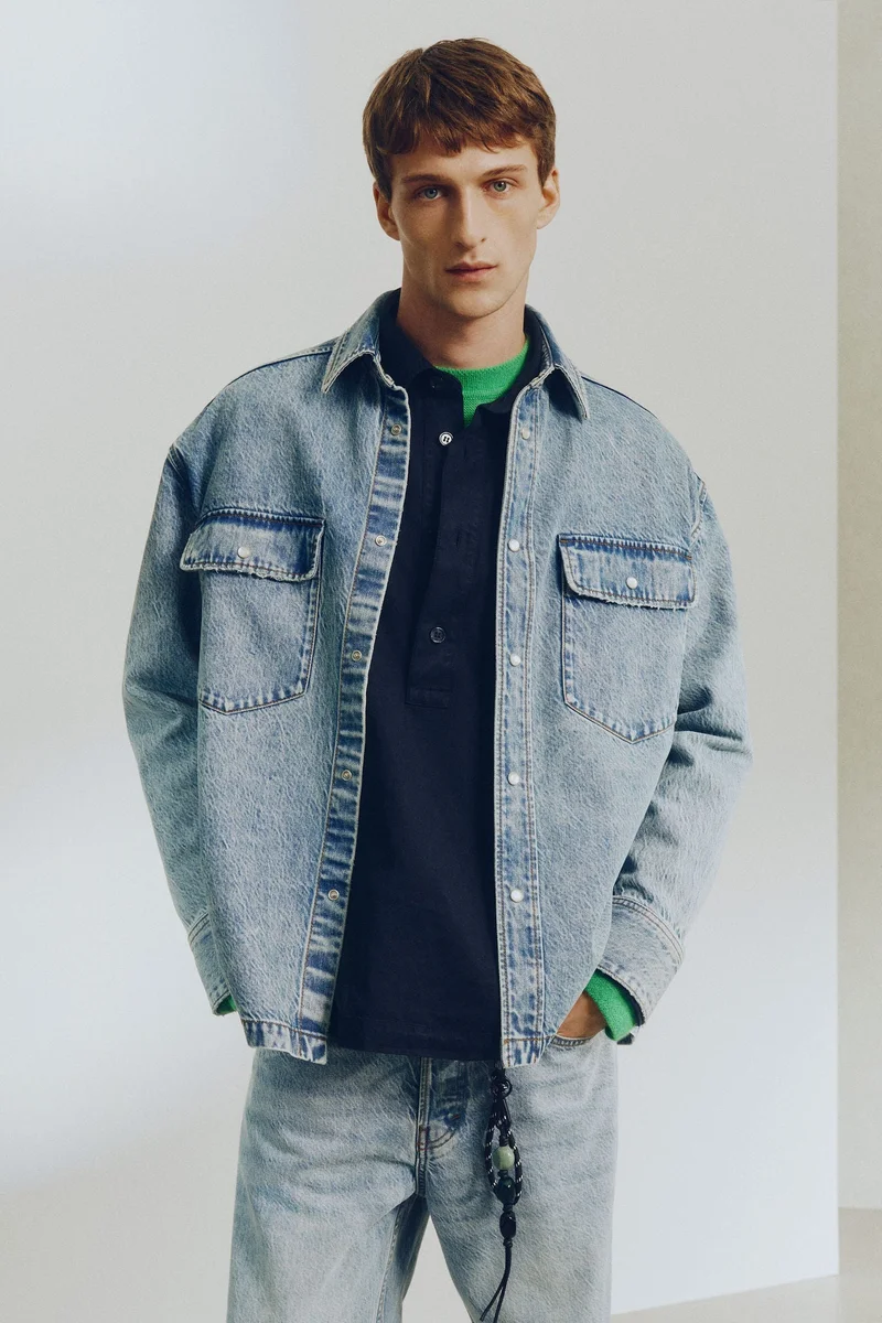 اتش اند ام قميص دنيم بقصة عادية