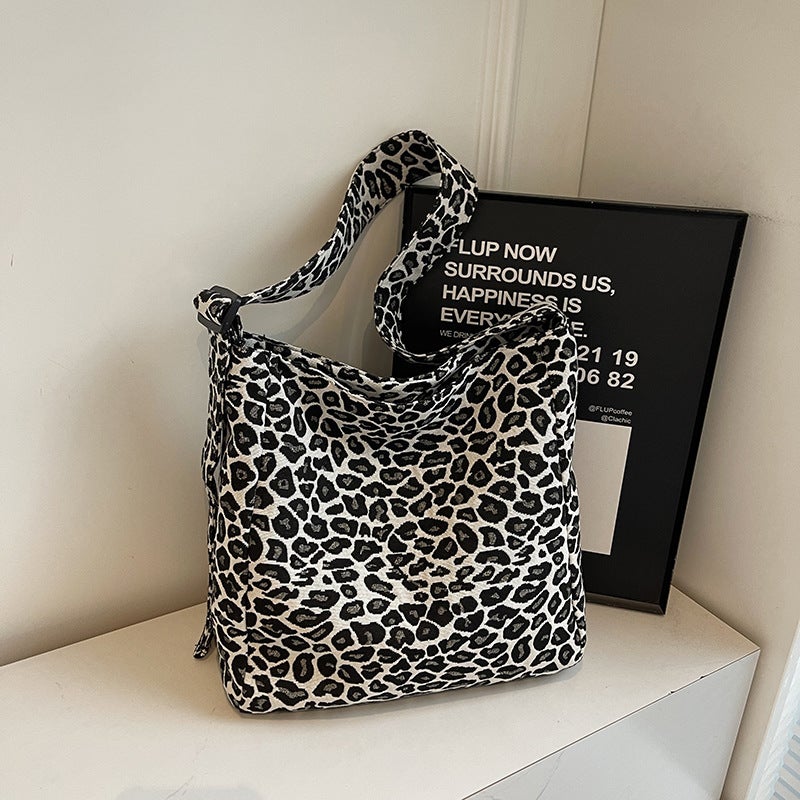 Large Capacity Internet Celebrity Leopard Print Bag Fashionable Fashionable Texture Shoulder Underarm Bag Stylish Personalized Tote Bag - Image 2