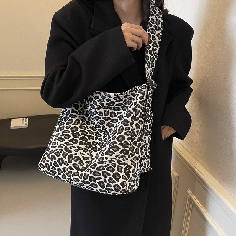 Large Capacity Internet Celebrity Leopard Print Bag Fashionable Fashionable Texture Shoulder Underarm Bag Stylish Personalized Tote Bag - Image 4