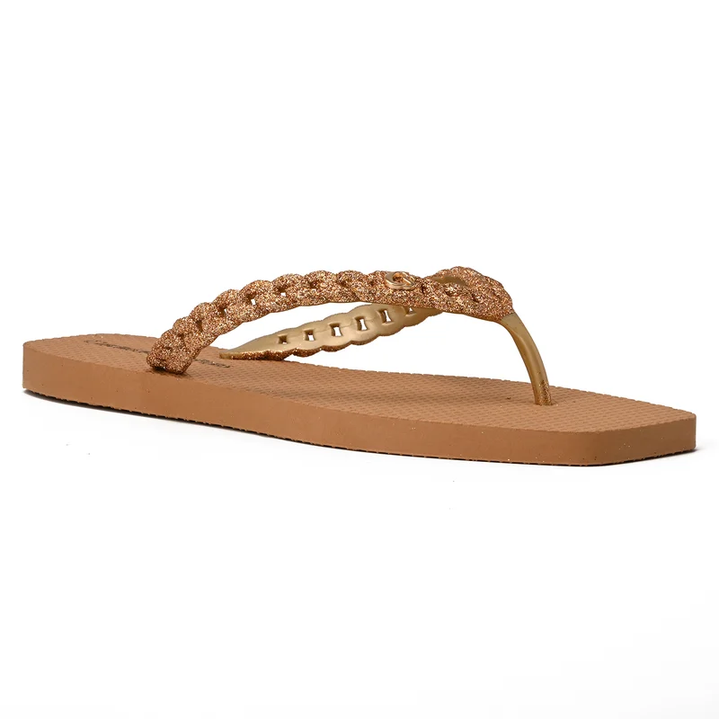 كارمن ستيفنز شباشب ذهبية بحزام