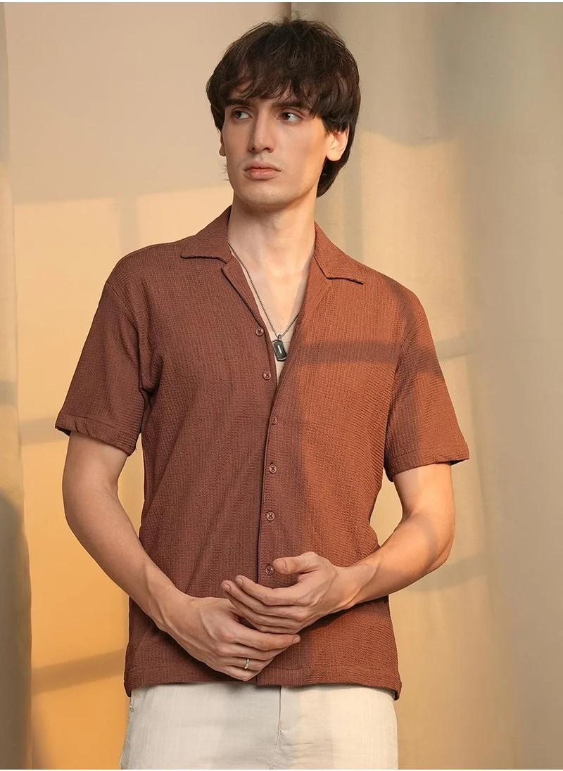 Campus Sutra Campus Sutra Men's Chocolate Brown Micro Zig-Zag Shirt For Casual Wear | Cuban Collar | Short Sleeve | Button Closure | Shirt Crafted With Comfort Fit For Everyday Wear