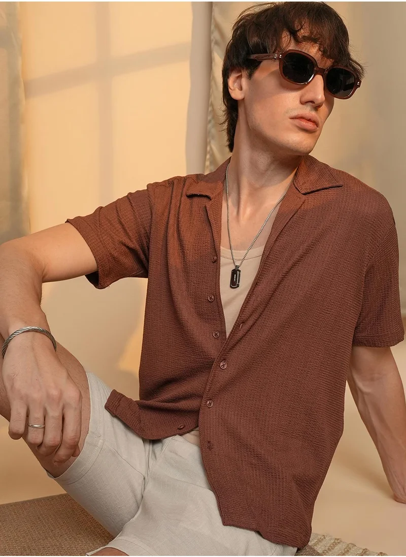 Campus Sutra Campus Sutra Men's Chocolate Brown Micro Zig-Zag Shirt For Casual Wear | Cuban Collar | Short Sleeve | Button Closure | Shirt Crafted With Comfort Fit For Everyday Wear