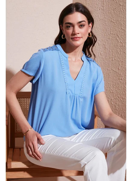 ليلا Guipure Detailed Cotton Regular Fit V Neck Blouse Women's Blouse 611BZ0286