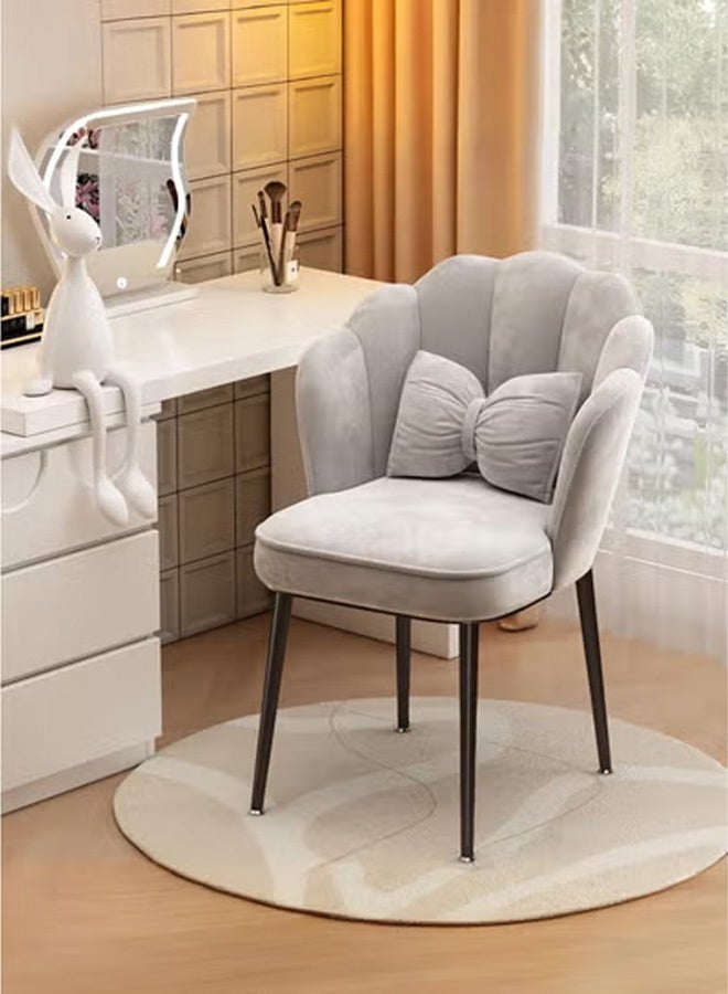 كرسي مكياج مع وسادة وأرجل معدنية سوداء، كرسي بتصميم أنيق علي شكل بتلات الزهور لغرفة المعيشة وغرفة الطعام وغرفة الملابس وغرفة النوم والمكتب - رمادي - Image 1