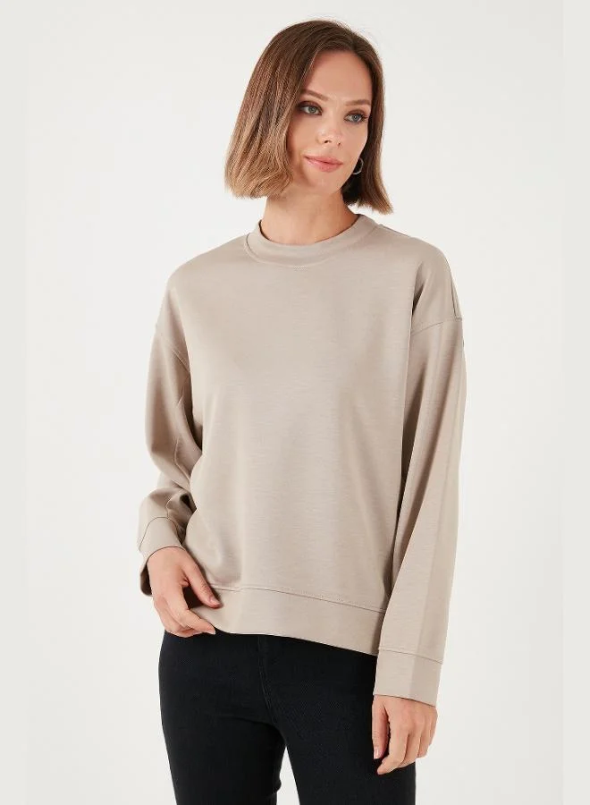 ليلا ليلا سويت شيرت نسائي بقصة واسعة وياقة دائرية من قماش السكوبا