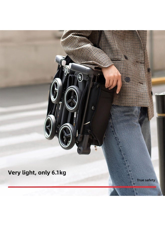 جي بي عربة أطفال gb Pockit+ لجميع التضاريس، فائقة الصغر وخفيفة الوزن، عربة سفر مدمجة للرضّع والأطفال الصغار، متوافقة مع أمتعة المقصورة للطيران، باللون الأزرق الداكن - Image 4