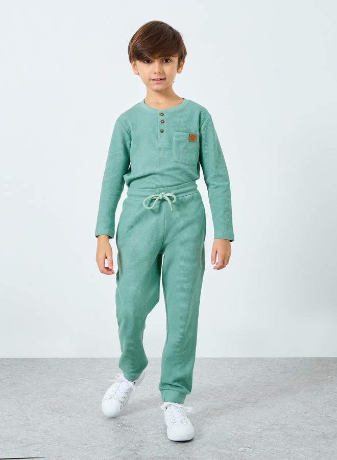 ستايلي طقم من بنطال جوغر وتيشيرت محبوك بنسيج وافل - Image 3