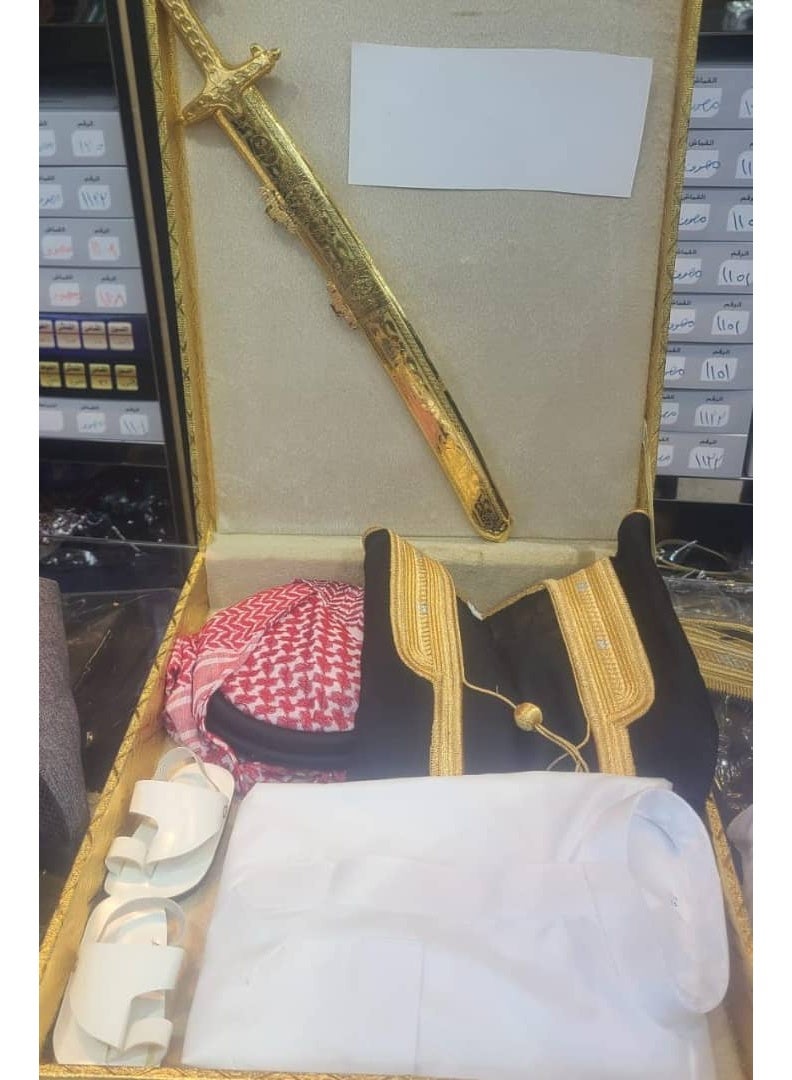 بشت اطفال  مع شماغ مخيط وطاقيه و ثوب زراير مع صندل اطفال مع سيف مع بوكس تغليف راقي - Image 2