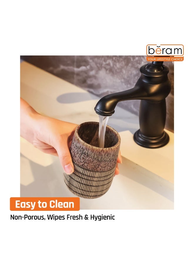 بيرام مجموعة مستلزمات الحمام من بيرام المكونة من 4 قطع باللونين البني والرمادي مع تصميم مرقط وتفاصيل ملونة، تشمل موزع الصابون وحامل فرشاة الأسنان وكوب وصحن للصابون، مظهر فني يدوي الصنع يناسب الحمامات العصرية. - Image 3