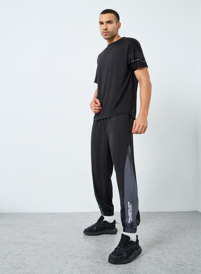 ستايلي اكتيف بنطال رياضي بقصة عادية وطبعة بليسمنت - Image 2