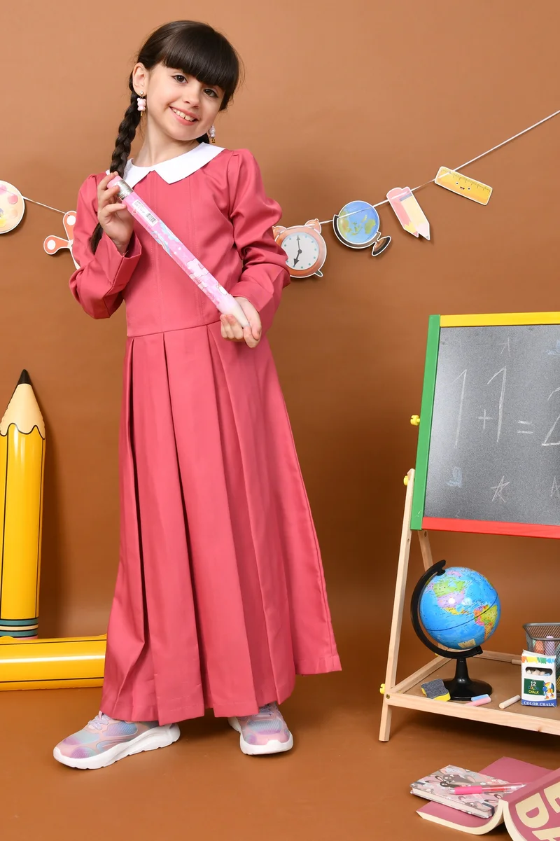HAWRAA ABAYA Nouran Pink Apron: A simple, classic design with a white collar and soft pleats.