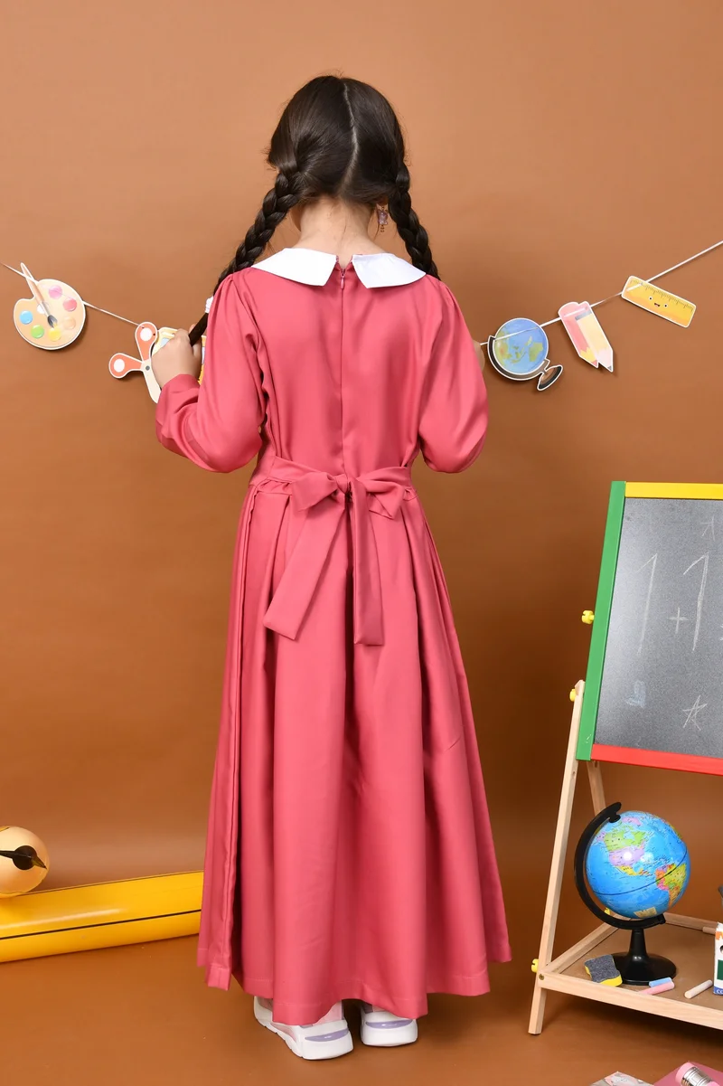 HAWRAA ABAYA Nouran Pink Apron: A simple, classic design with a white collar and soft pleats.