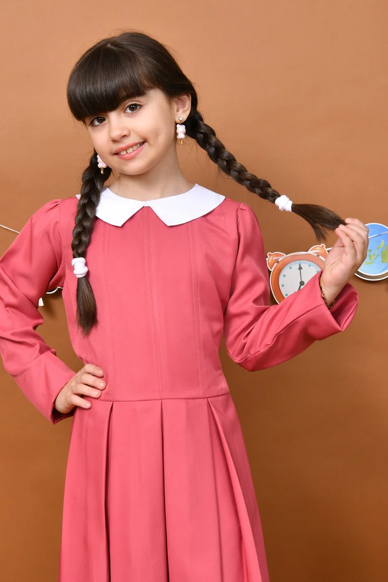 HAWRAA ABAYA Nouran Pink Apron: A simple, classic design with a white collar and soft pleats.