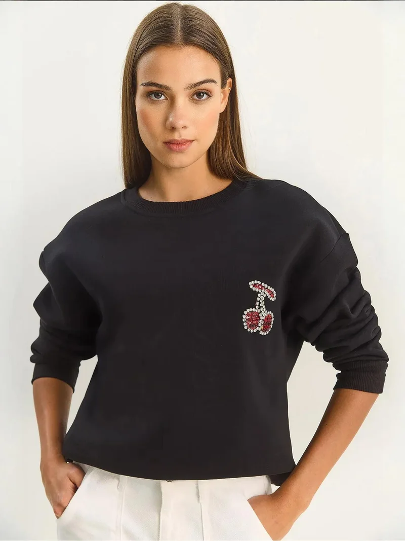 Bianco Lucci LUCCI Embroidered Crew Neck Sweatshirt