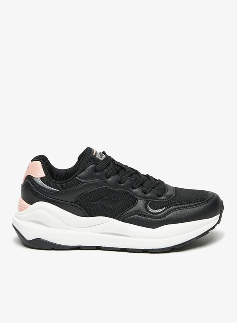 كانغاروس حذاء رياضي نسائي برباط وتفاصيل متباينة