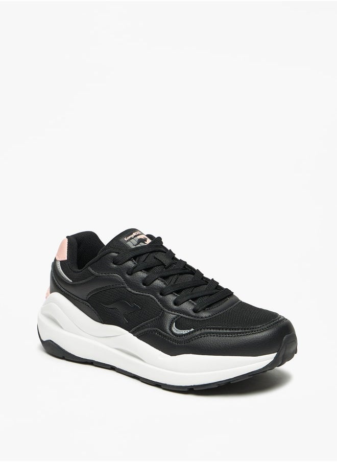 kangaROOS حذاء رياضي نسائي برباط ومقسم إلى أجزاء  - Image 1