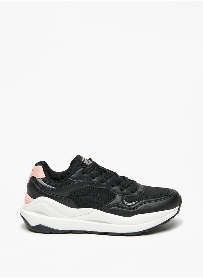 kangaROOS حذاء رياضي نسائي برباط ومقسم إلى أجزاء  - Image 2