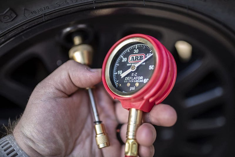 ARB ARB600 E-Z Deflator Kit 10-60 PSI 0-4 BAR Tire Pressure Gauge Rapid Air Down for Offroad Include Recovery Gear Pouch - Image 4