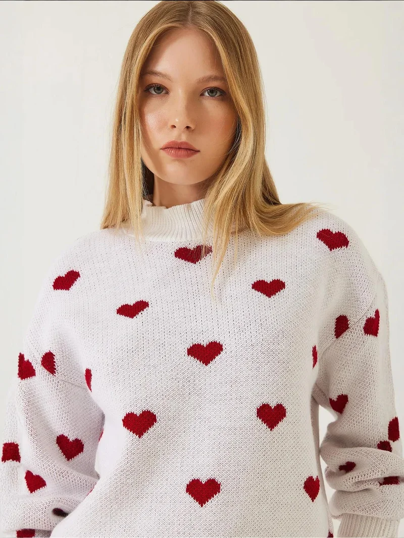 LUCCI Heart Pattern Crew Neck Relaxed Fit Sweater