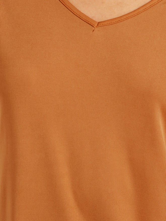 Styli Styli Solid Regular Fit V-Neck T-Shirt  - Image 3