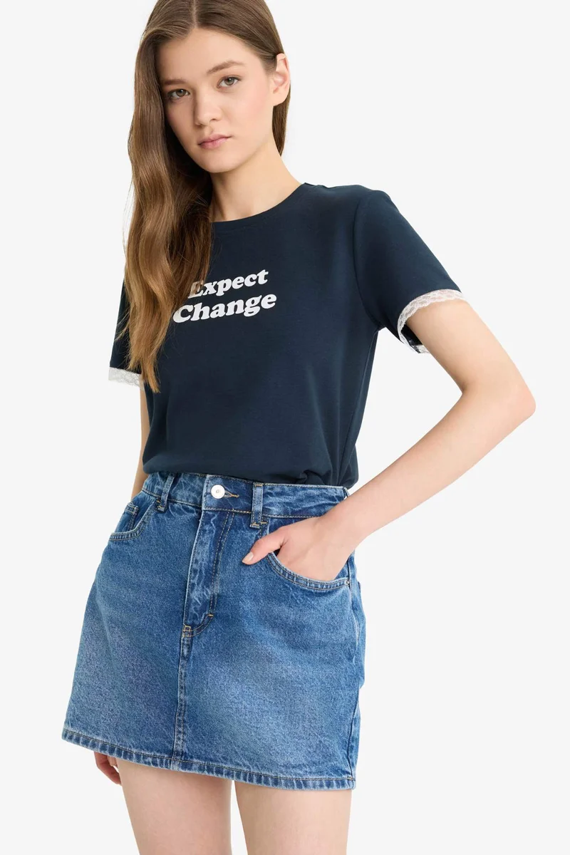 ديفاكتو Fitted Printed Ribbed Short Sleeve T-Shirt