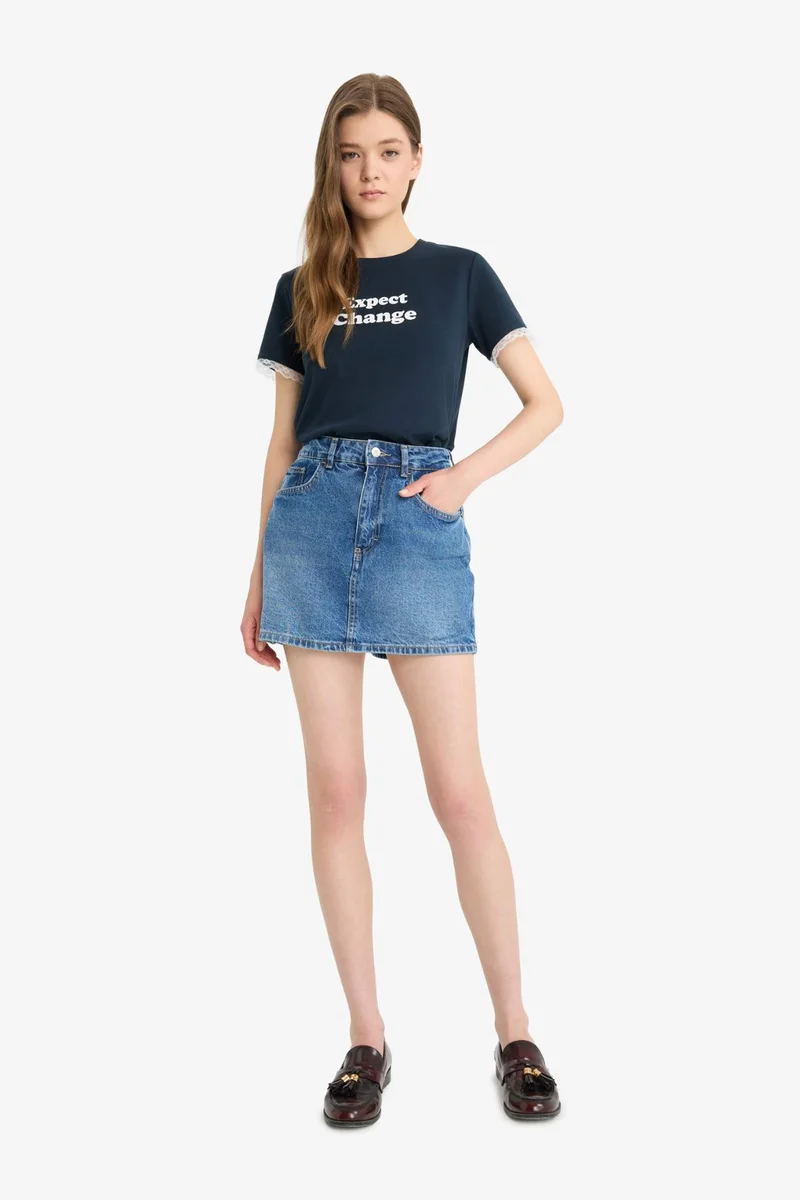 ديفاكتو Fitted Printed Ribbed Short Sleeve T-Shirt