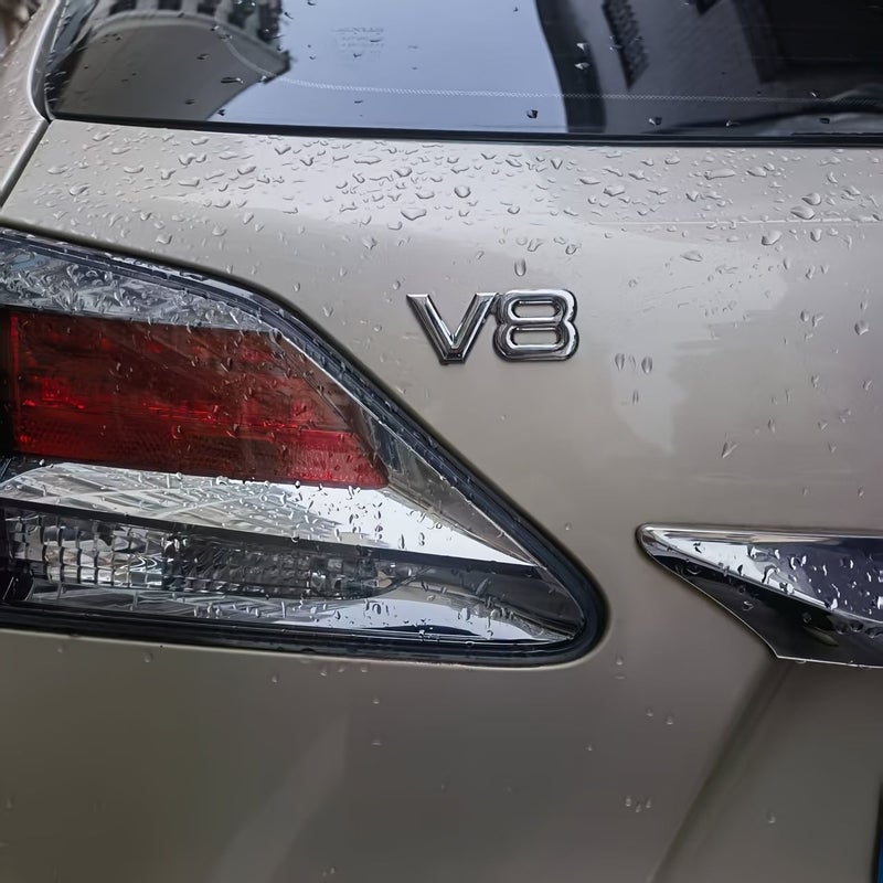 2 × شعار سباق V8 شعار ميدالية عالية اللمعان من سبيكة معدنية ملصق سيارة خارجي عالمي التوافق لاصق ذاتي مقاوم للعوامل الجوية فضي - Image 3