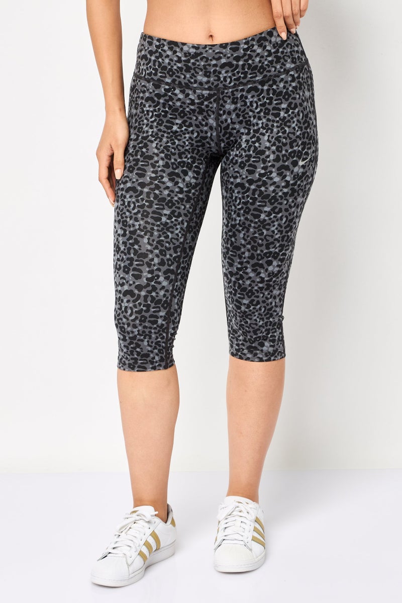 Nike سراويل تدريب ضيقة تناسب النساء بشعار العلامة التجارية 3/4، متعددة الألوان - Image 1