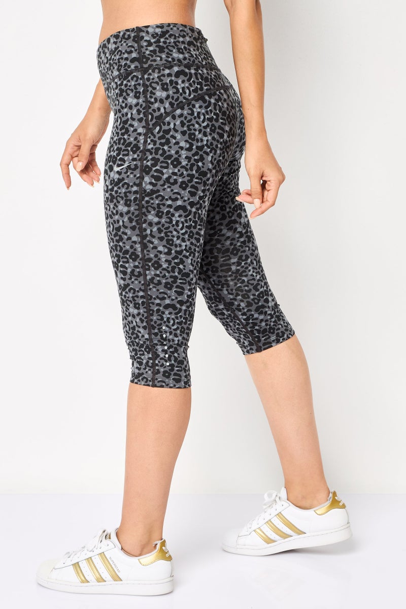 Nike سراويل تدريب ضيقة تناسب النساء بشعار العلامة التجارية 3/4، متعددة الألوان - Image 2