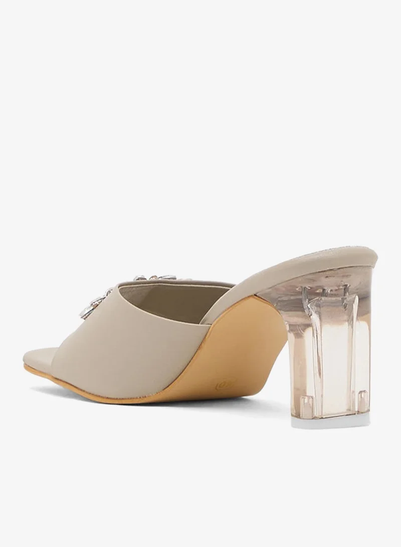 بيتك ستيبس صندل بكعب عالٍ مع فيونكة