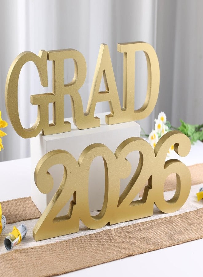 زينة حفل تخرج دفعة 2026 - لافتة خشبية تحمل كلمة "تخرج" ورقم 2026، تُستخدم كديكور للطاولة، ودعائم لجلسات التصوير، وقطع مركزية، ولافتة حروف للتهنئة بالخريجين من الجامعة أو المدرسة الثانوية (ذهبي) - Image 1