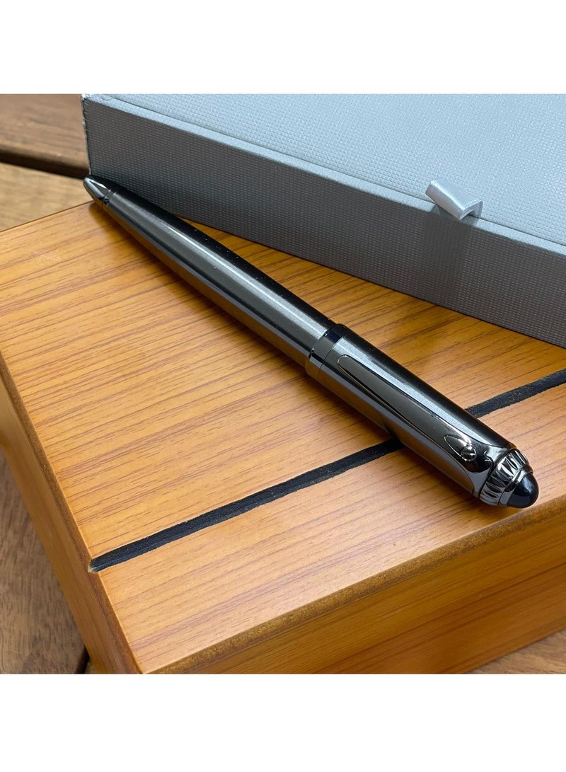 Luxurious men's pen in a distinctive and elegant box