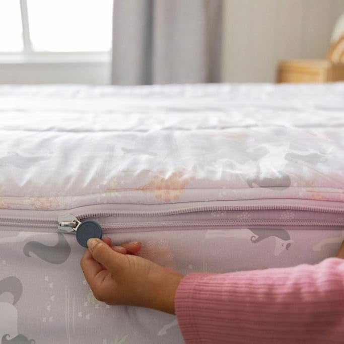 Beddy's بيتي's حكاية خرافية يونيكورن للفتيات غطاء سرير متين بسحاب للأطفال، سرير في حقيبة، ملاءات بنفسجية وغطاء سرير بتصميم يونيكورن، يتضمن غطاء وسادة ووسادة، سهل التحضير والغسل - Image 1