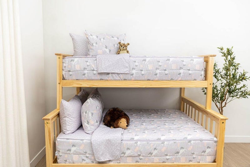 Beddy's بيتي's حكاية خرافية يونيكورن للفتيات غطاء سرير متين بسحاب للأطفال، سرير في حقيبة، ملاءات بنفسجية وغطاء سرير بتصميم يونيكورن، يتضمن غطاء وسادة ووسادة، سهل التحضير والغسل - Image 5