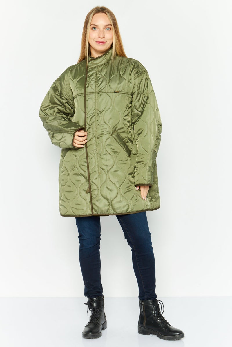 Wrangler جاكيت بافر بشعار العلامة التجارية للنساء، زيتوني - Image 2