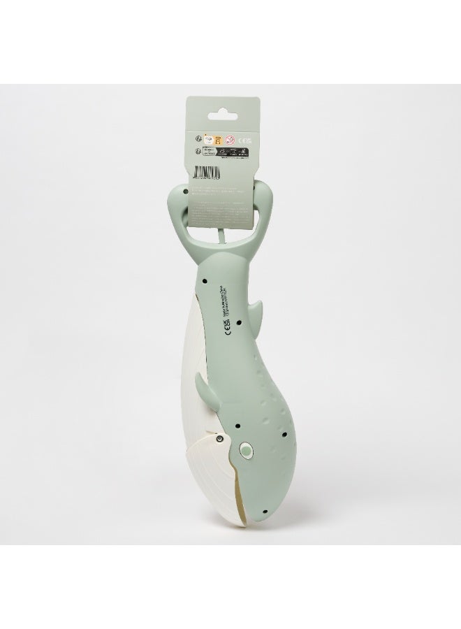 سني لايف مخالب الرمل للحيتان للأطفال - لعبة شاطئ ورمل أخضر - حفر، مغرفة، ولعب بمخالب ناعمة - لعبة خارجية ممتعة مستوحاة من المحيط للأطفال الصغار - Image 2