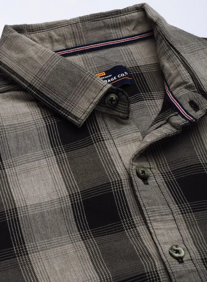 The Indian Garage Co Men Slim Fit Checkered Full Sleeves Spread Collar Casual Shirt