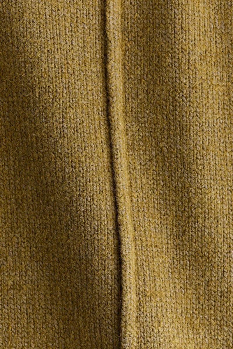 اتش اند ام كنزة بقبة مرتفعة مع درزات ظاهرة