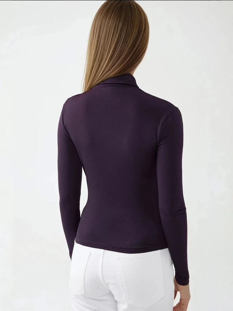 زوبعة بلوزة بياقة عالية وتفاصيل درابيه