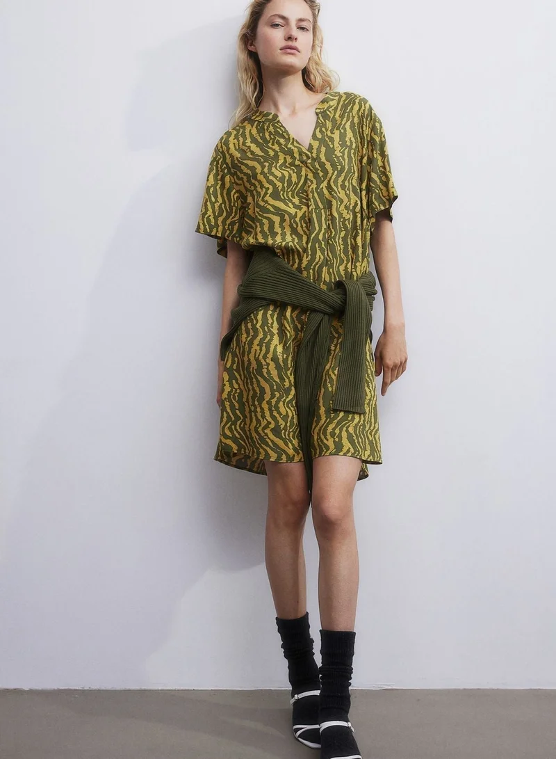 اتش اند ام بلوزة تونيك بياقة على شكل حرف