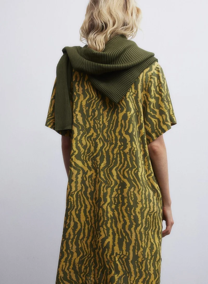 اتش اند ام بلوزة تونيك بياقة على شكل حرف