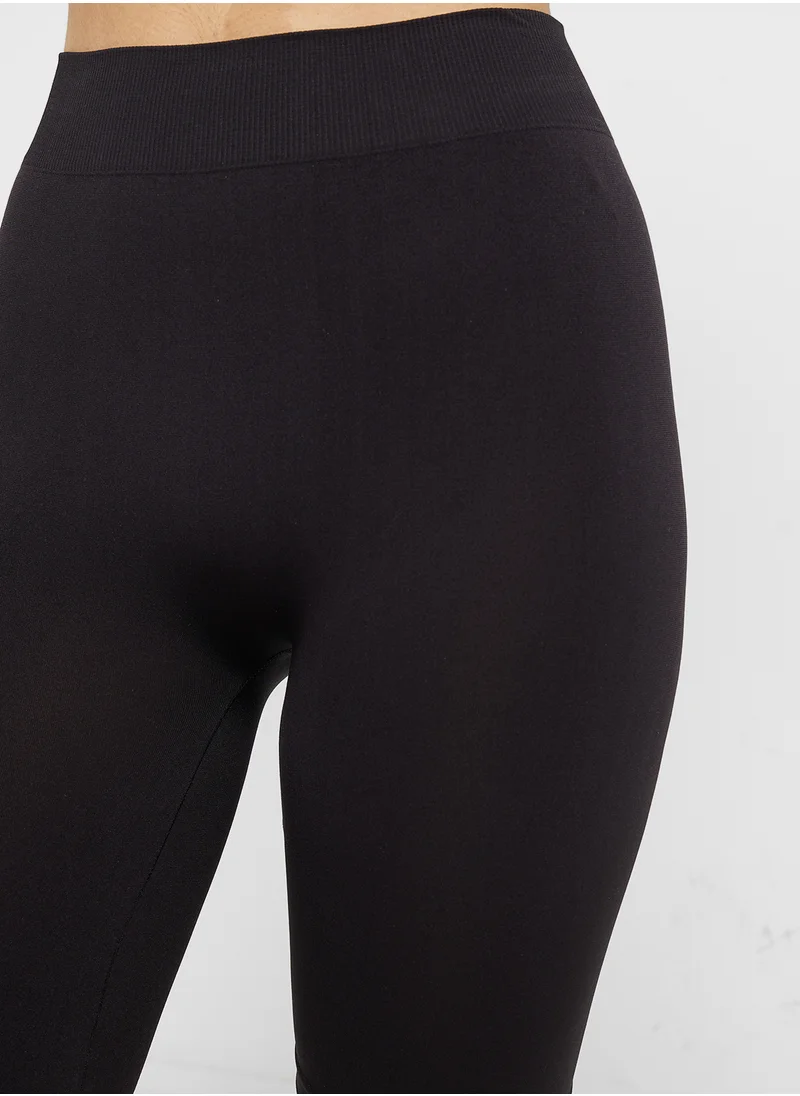 VERO MODA Core Sculpt Mid Rise Shorts