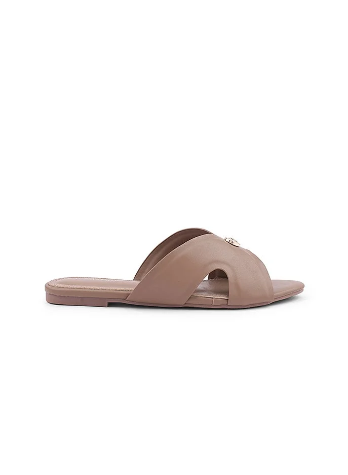 أيقون Stylish flat sandal with braided detail and comfortable fit.