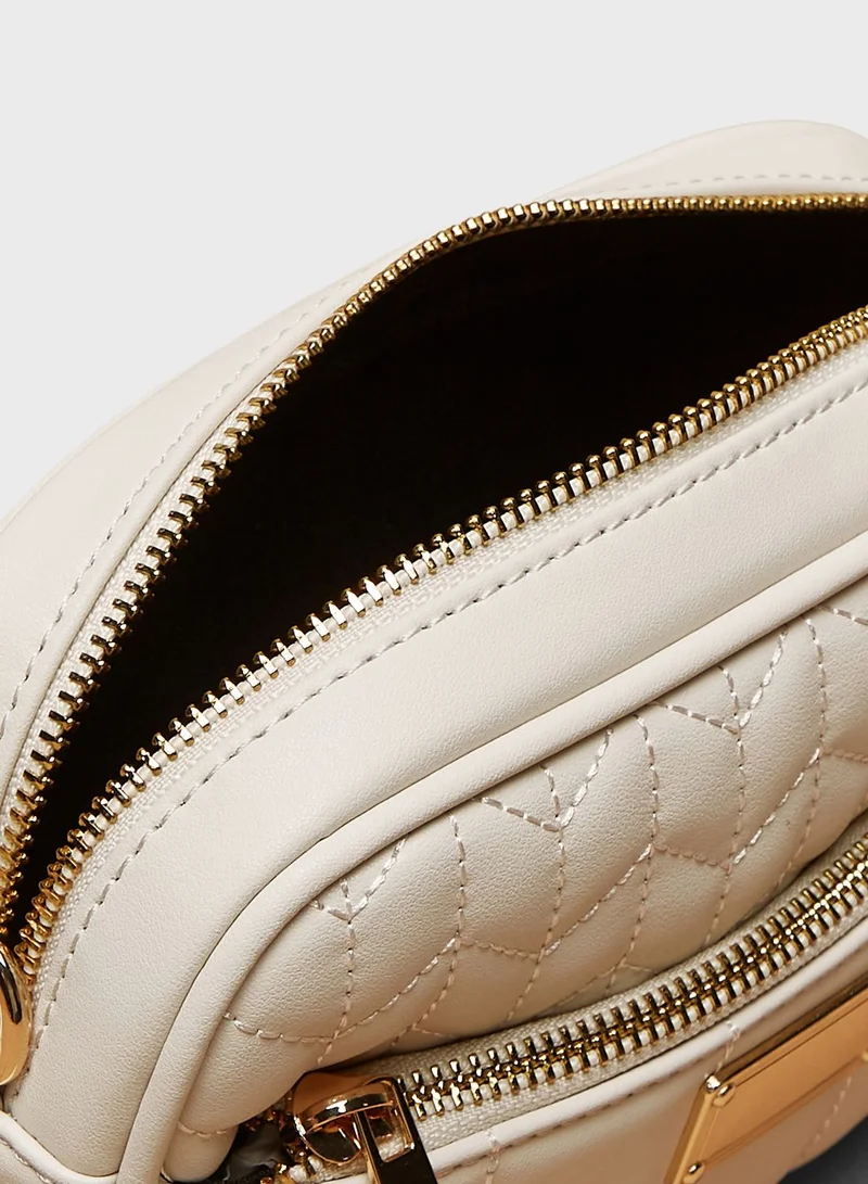 shoexpress Chain Detailed Crossbody Bag