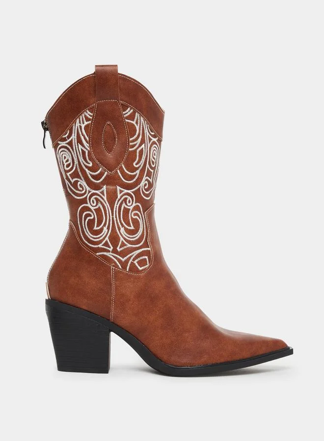 ستايلي حذاء بوت كاوبوي بتفاصيل مُطرّزة