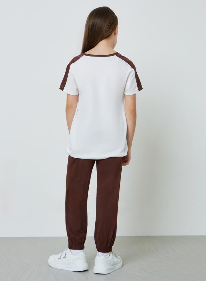 Styli Girls V Neck Contrast Panel T-Shirt and Cuffed Joggers Set - Image 4