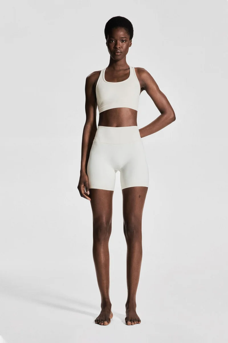 اتش اند ام حمالة صدر رياضية متوسطة الدعم من نسيج سوفت موف