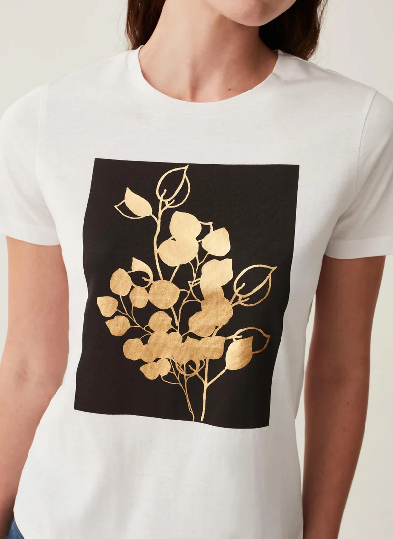 او في اس T-shirt with foliage foil print