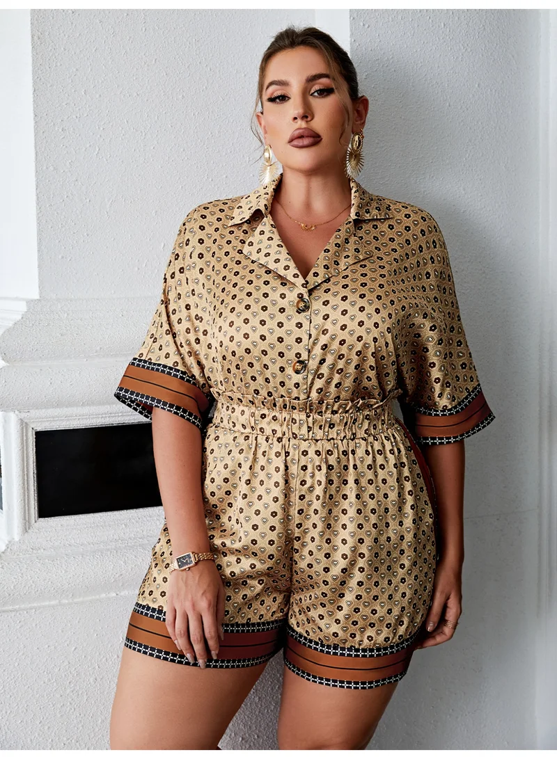 SIMPLEE The plus size two-piece set is a fashionable matching top and bottom, suitable for curvaceous women